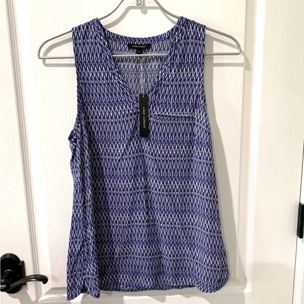 Anne Carson Sleeveless Blue and White Chevron Print Vneck Blouse NWT Sz S